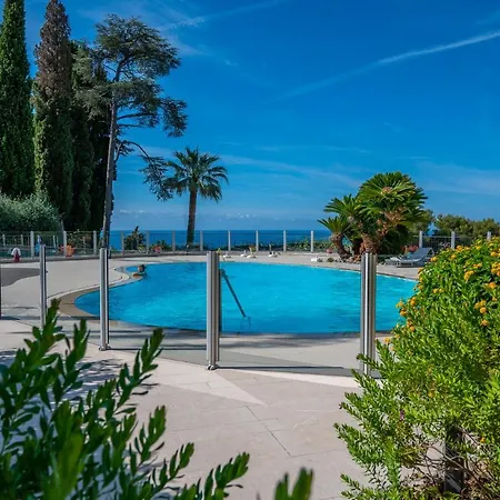 Garavan Avec Piscine A Proximite Italie Et Monaco Appartement Menton