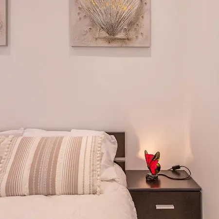 Garavan Avec Piscine A Proximite Italie Et Monaco Appartement Menton